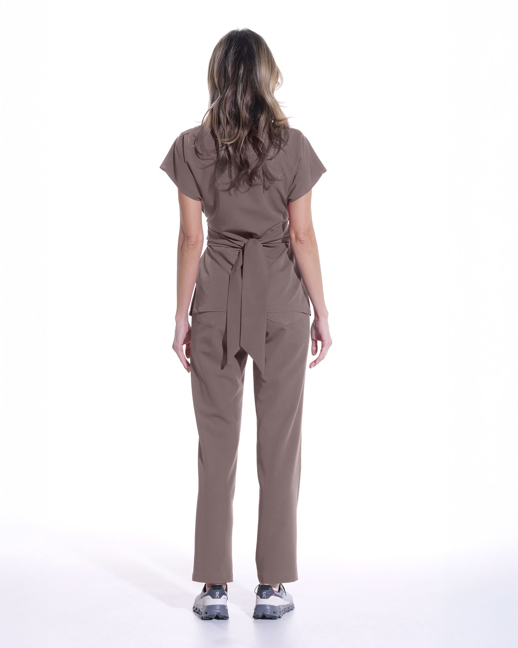 Bluza medicala CELESTE mocha - 1zero1.ro