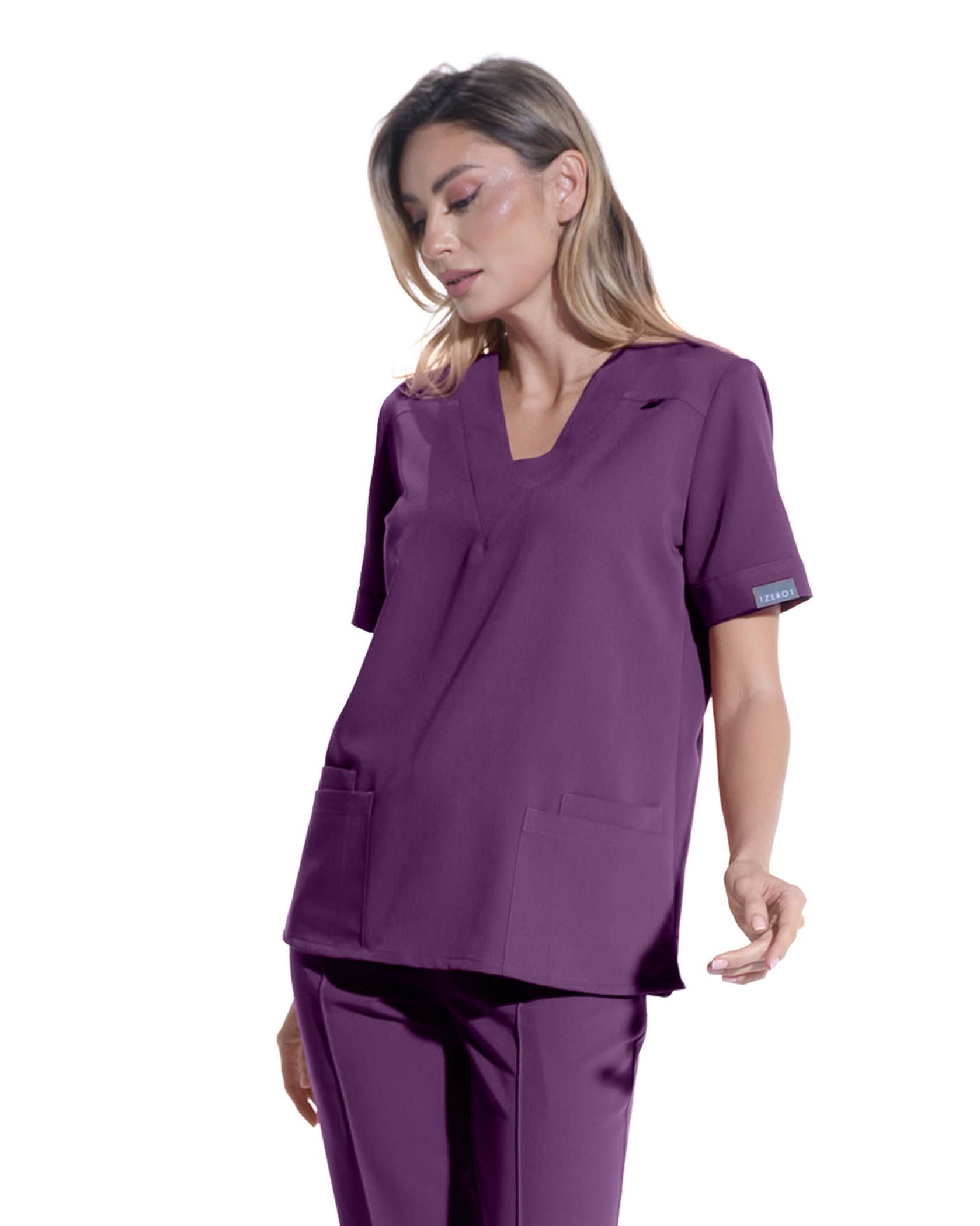 Costum medical CLASIC Plum - Detalii close up