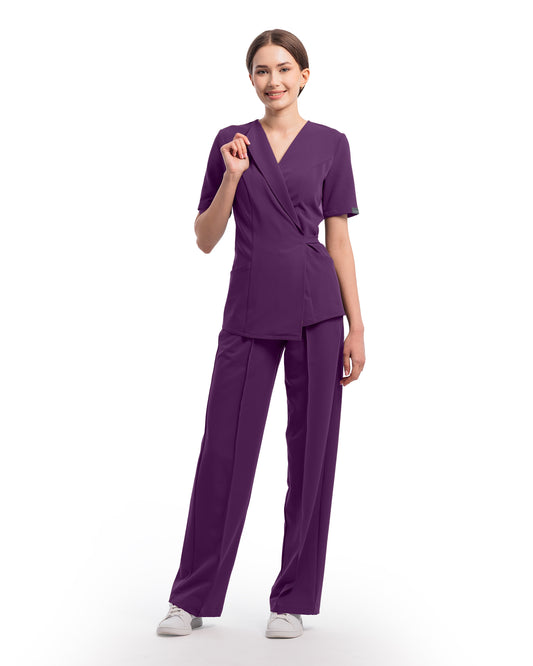 Costum medical dama STUDIO Plum - vedere frontala, tinuta completa cu bluza wrap si pantalon drept
