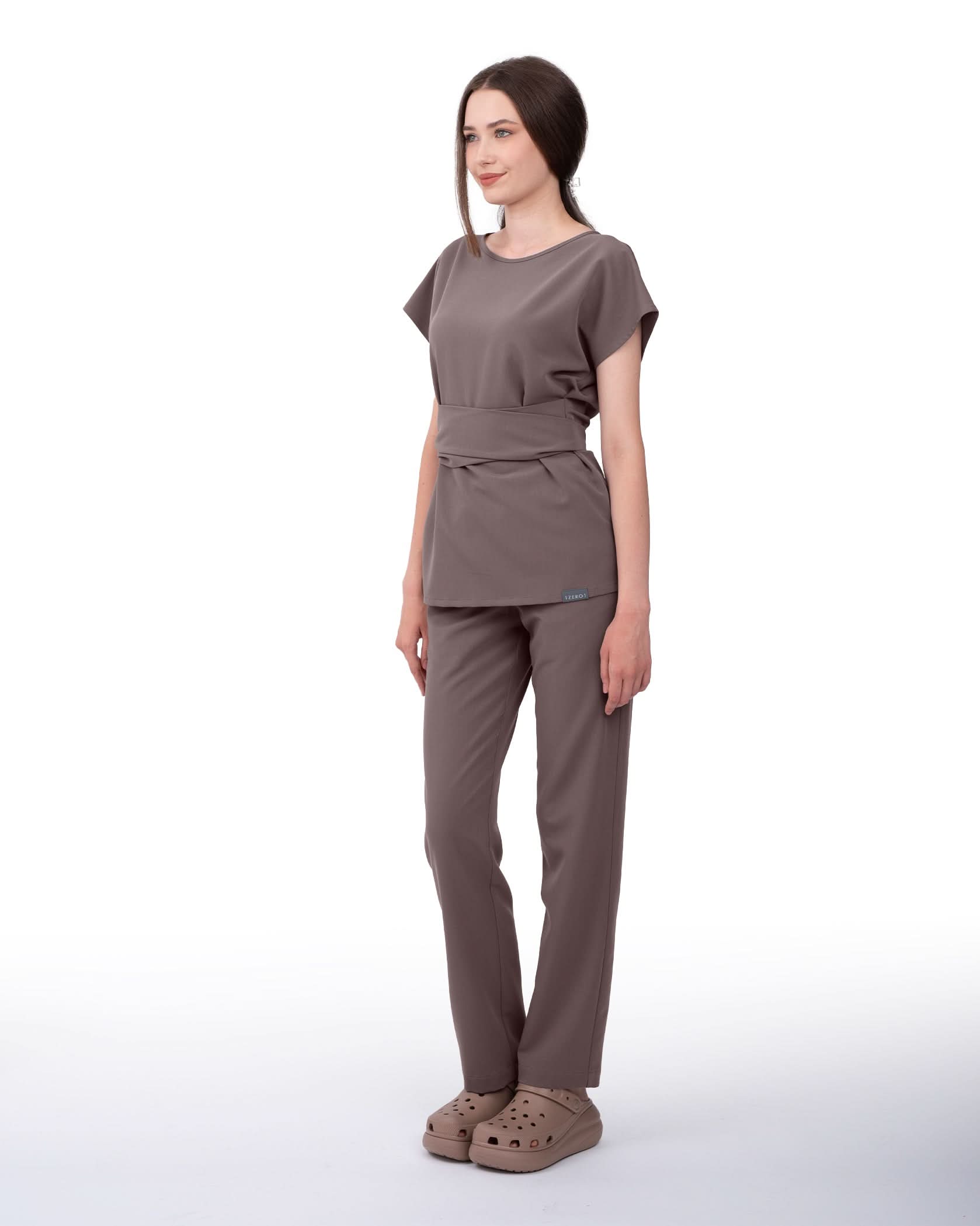 Pantaloni medicali drepti LINEA mocha - 1zero1.ro