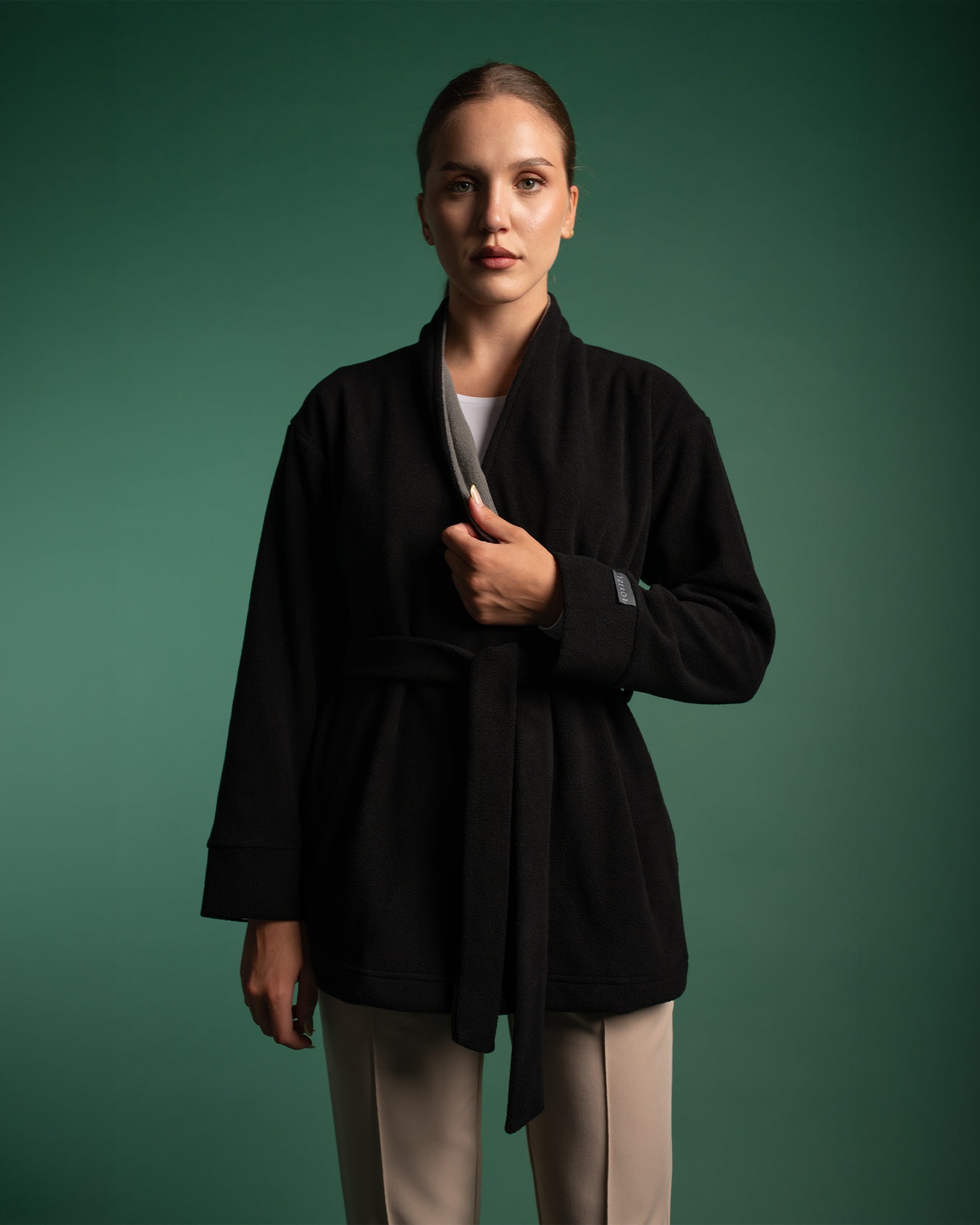 Halat medical dama LOTUS negru - Detalii close up