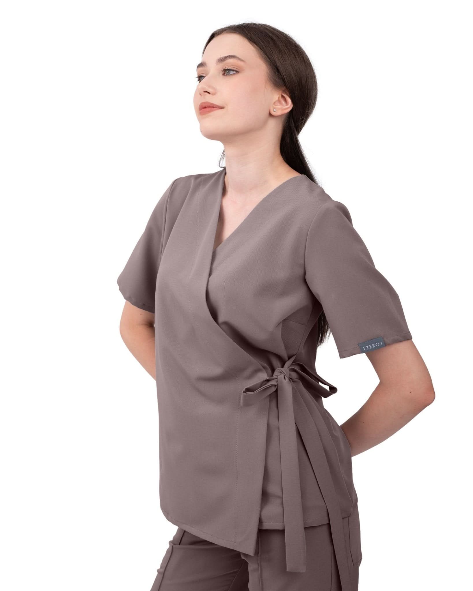 ANAIS bluza medicala mocha - Detalii close up