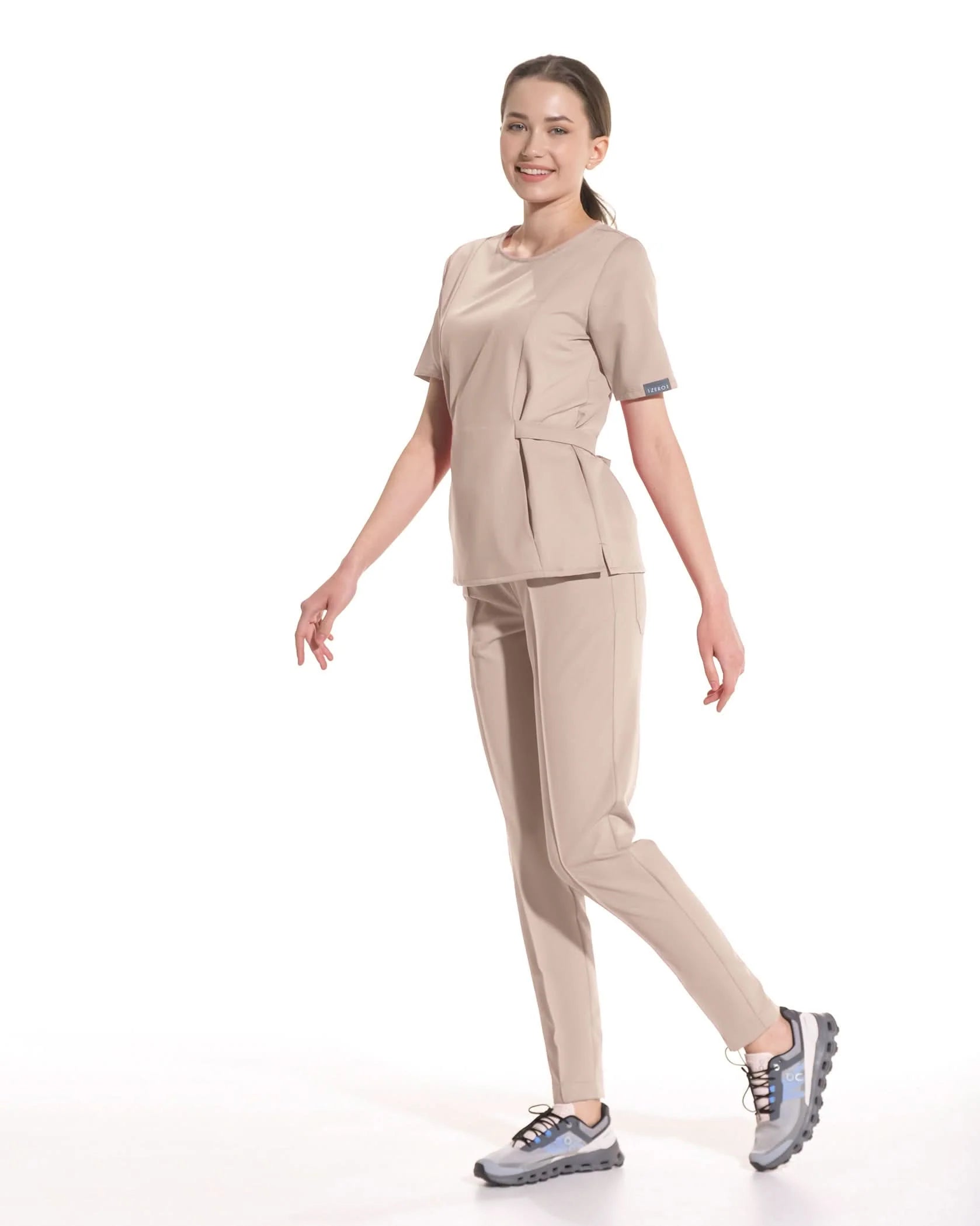 Costum medical CONTOUR Latte - Vedere frontala