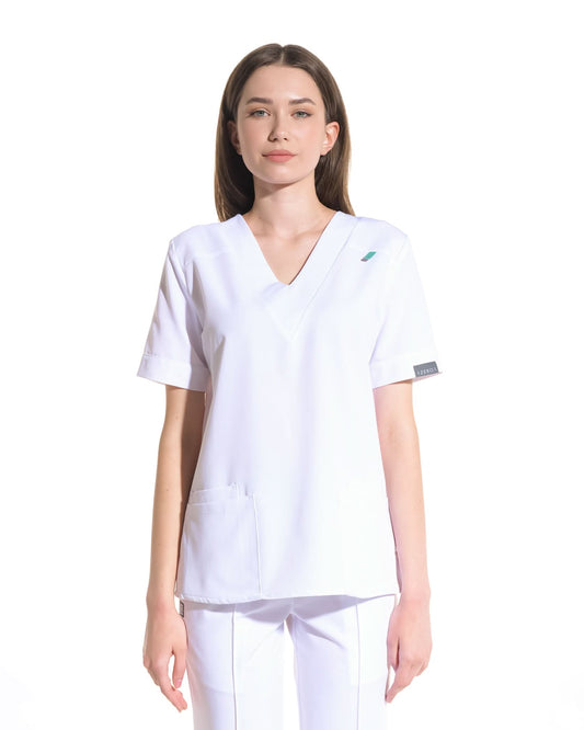 Costum medical CLASIC alb - detaliu bluza fata, guler V si buzunar piept