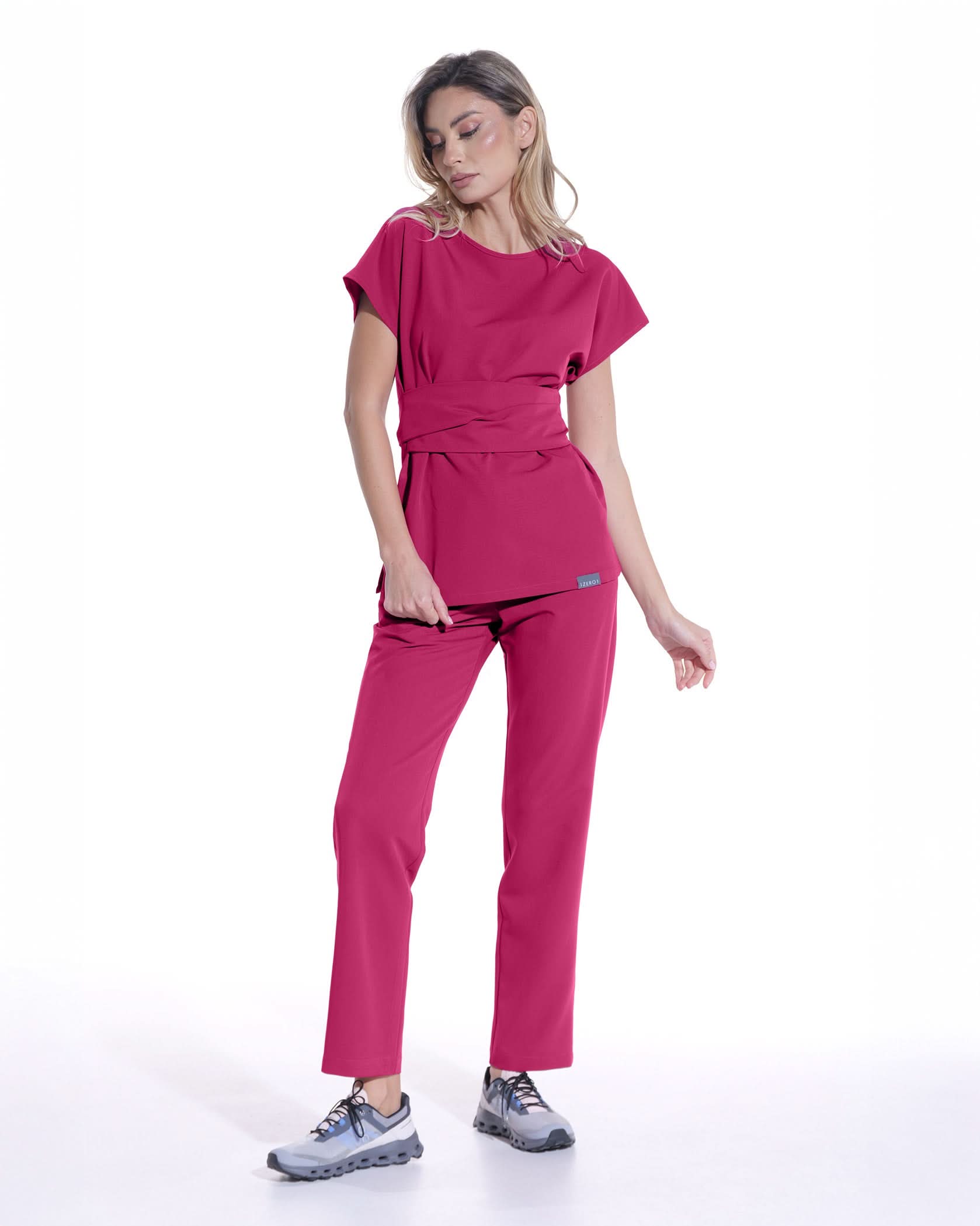 Costum medical STYLE Magenta - Vedere frontala