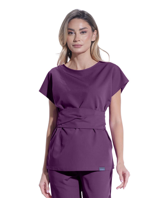 Costum medical Style Plum - vedere frontala bluza, detaliu cordon incrucisat