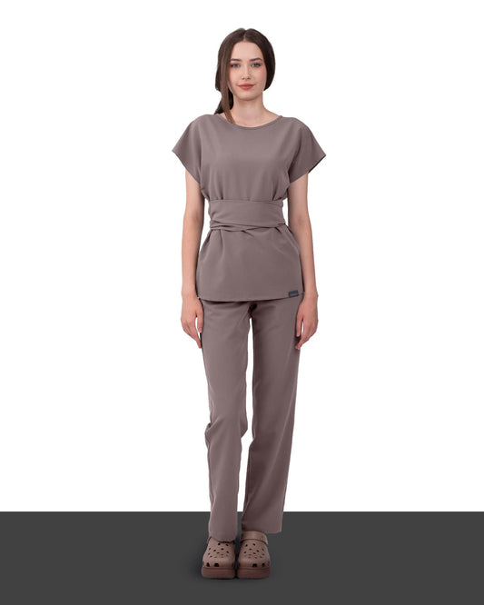 Pantaloni medicali drepti LINEA mocha - 1zero1.ro