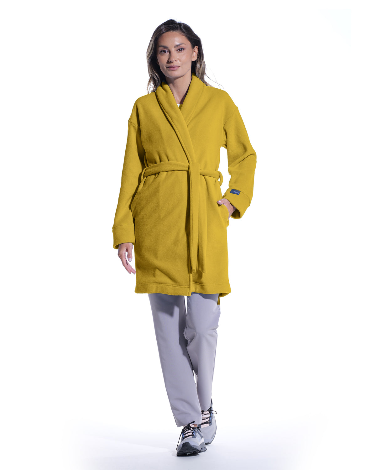 Halat medical dama SOFT lime prezentat frontal pe model