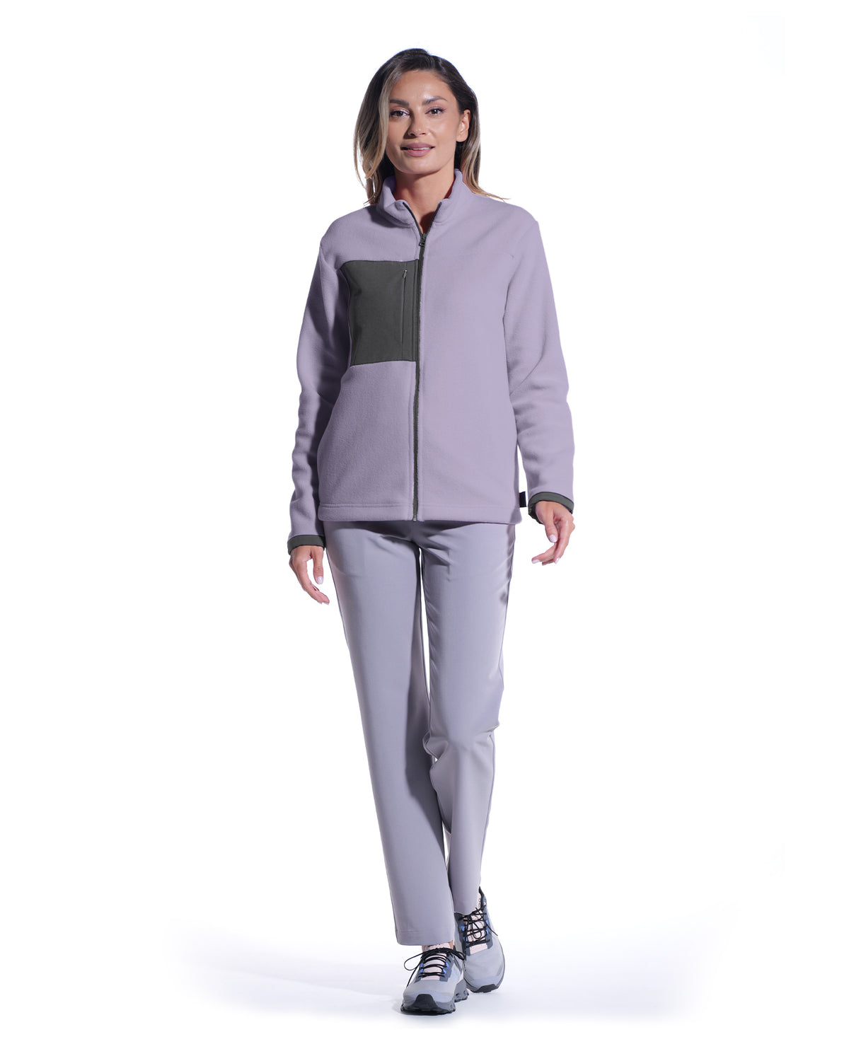 Jacheta medicala dama CLOUD lila, prezentata frontal impreuna cu pantaloni asortati