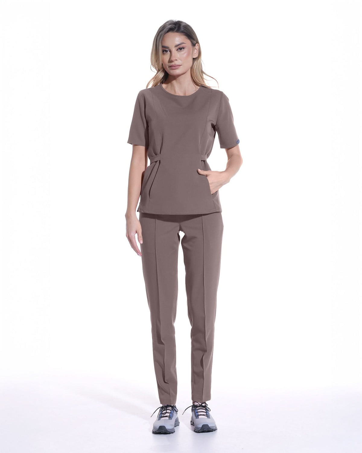 Pantaloni medicali NORMA mocha - 1zero1.ro