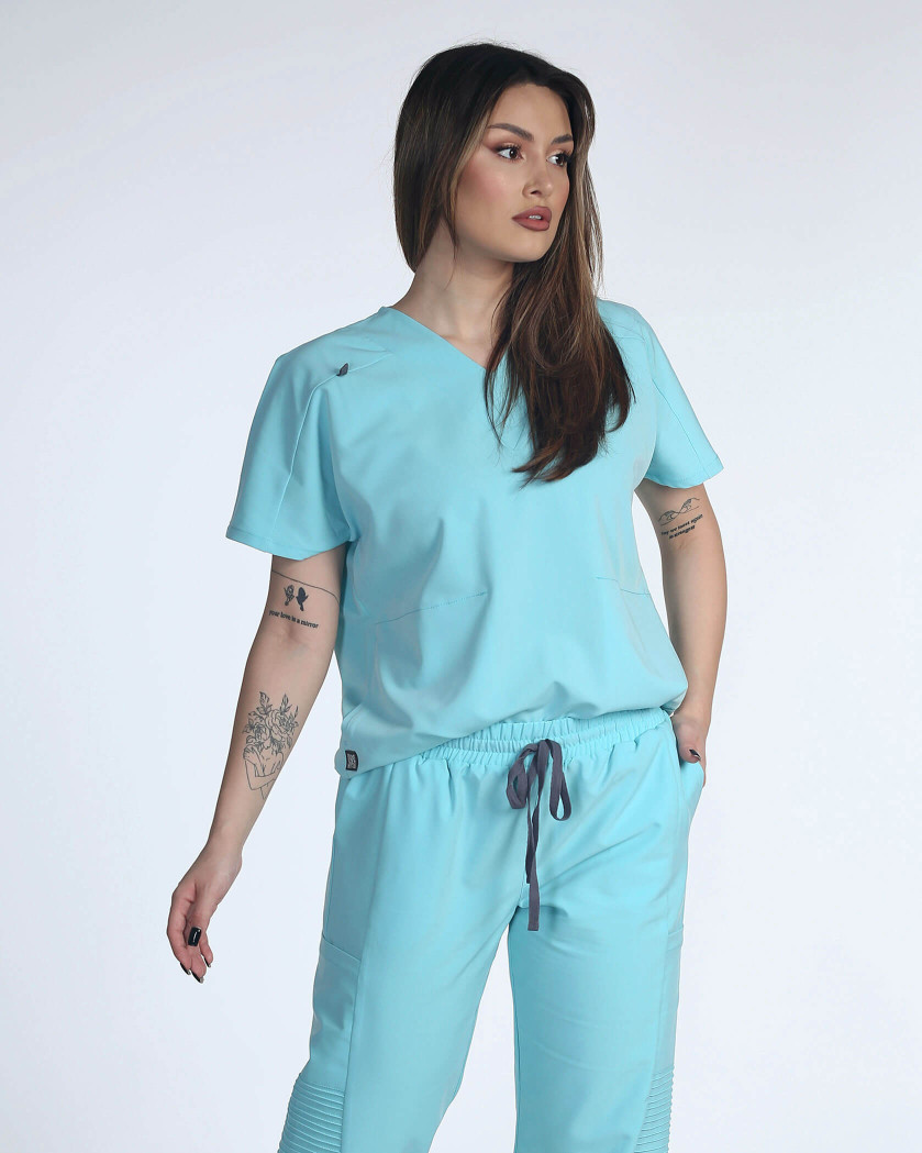 Bluza medicala cu buzunare laterale si decolteu in V