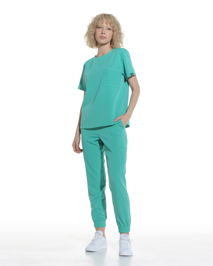Bluza medicala dreapta cu buzunare decorative suprapuse in zona pieptului