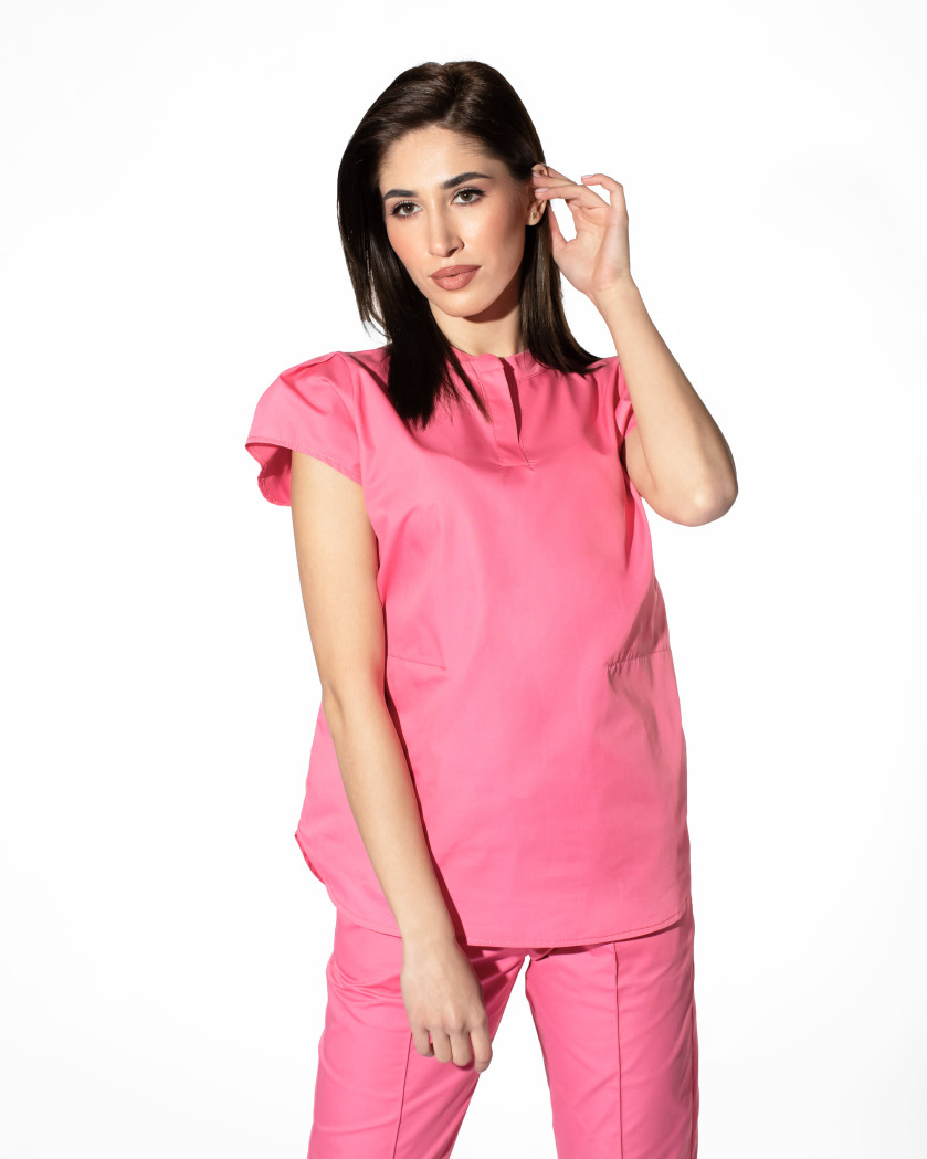 Bluza medicala roz cu pliuri pe umeri